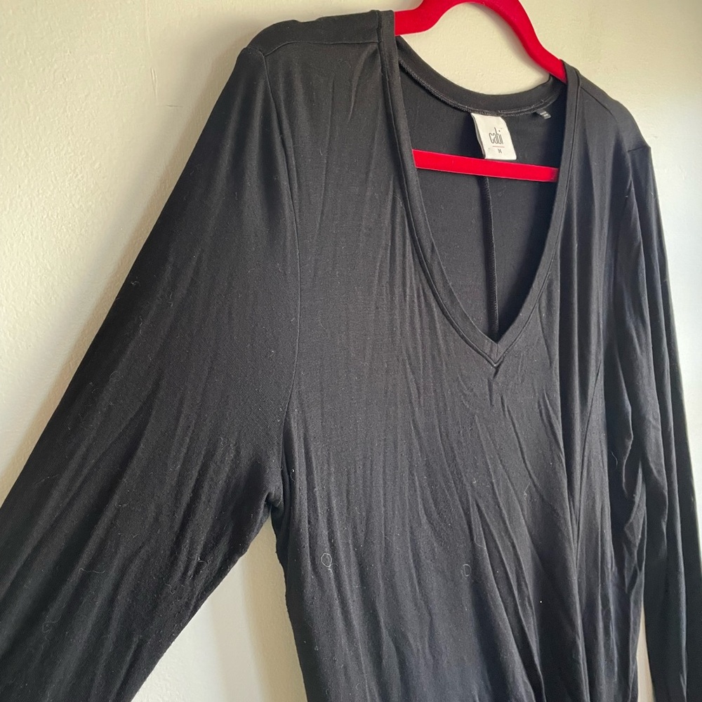 CAbi #3801 Reveal Twist Bottom Black V Neck Knit Tee Shirt Size M - Picture 2 of 7